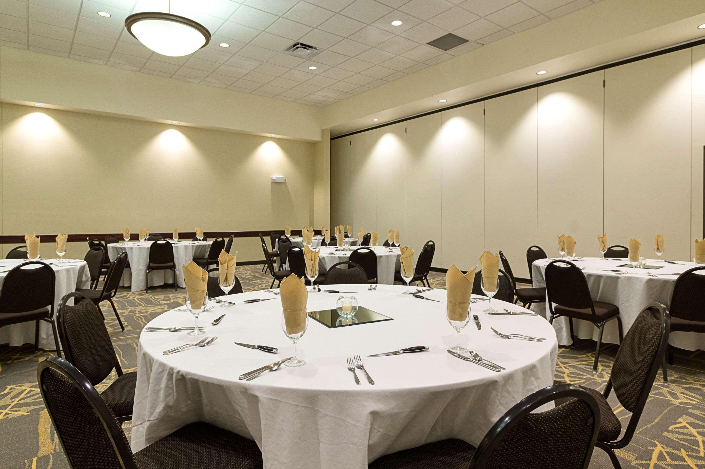 Comfort Suites & Conference Center Worthington Exterior photo