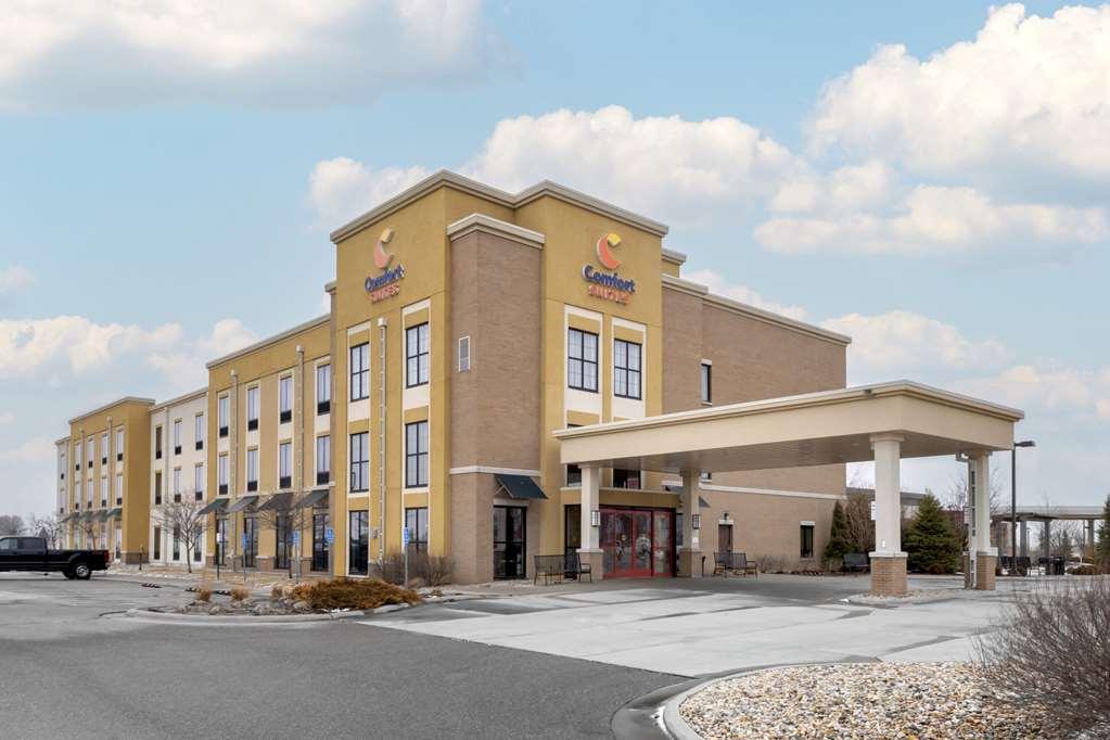 Comfort Suites & Conference Center Worthington Exterior photo